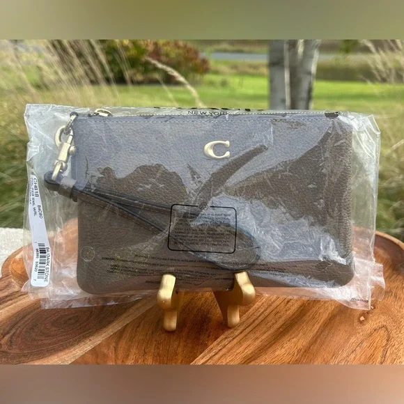 Coach Essentials Wristlet Stone Pebble Leather CH818, NWT - Picture 11 of 13